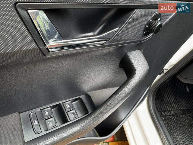 Білий Шкода Фабія, об'ємом двигуна 1 л та пробігом 95 тис. км за 8800 $, фото 15 на Automoto.ua