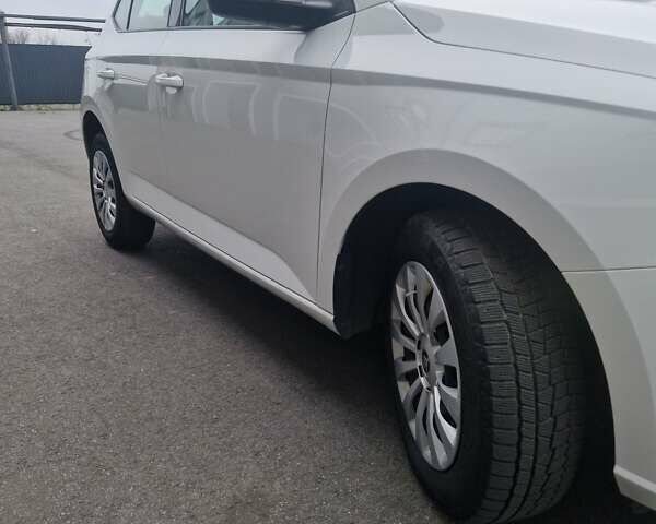 Білий Шкода Фабія, об'ємом двигуна 1 л та пробігом 106 тис. км за 8400 $, фото 3 на Automoto.ua