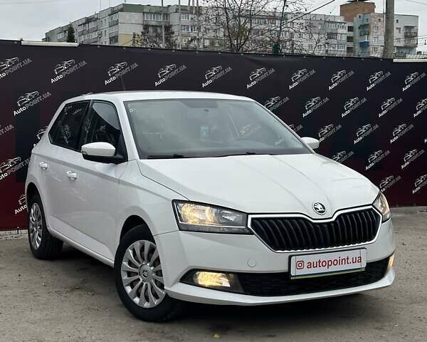 Белый Шкода Фабия, объемом двигателя 1 л и пробегом 120 тыс. км за 8300 $, фото 1 на Automoto.ua