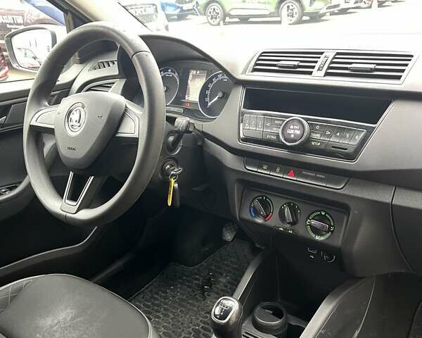 Білий Шкода Фабія, об'ємом двигуна 1 л та пробігом 165 тис. км за 8273 $, фото 13 на Automoto.ua