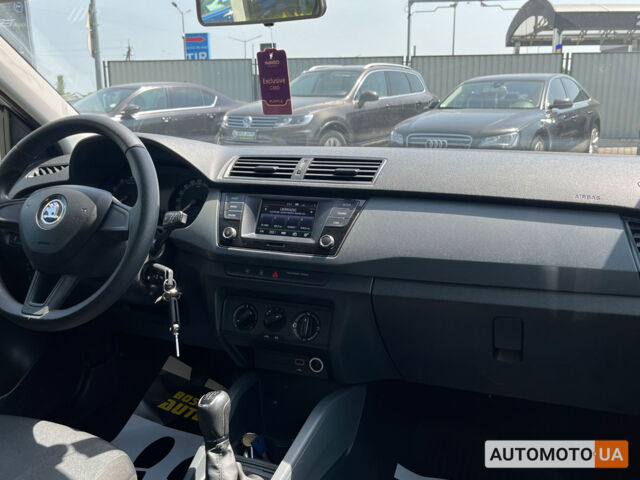 Белый Шкода Фабия, объемом двигателя 1 л и пробегом 206 тыс. км за 9500 $, фото 16 на Automoto.ua