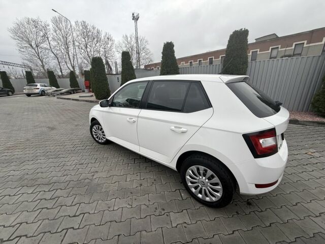 Белый Шкода Фабия, объемом двигателя 1 л и пробегом 144 тыс. км за 8000 $, фото 2 на Automoto.ua