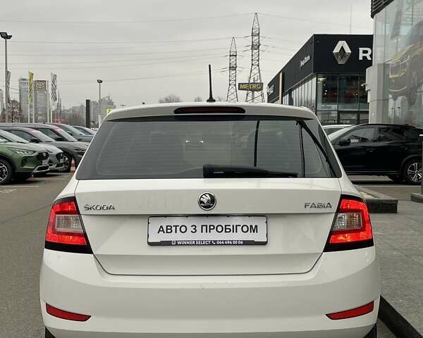 Білий Шкода Фабія, об'ємом двигуна 1 л та пробігом 165 тис. км за 8273 $, фото 6 на Automoto.ua