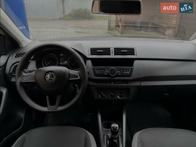 Белый Шкода Фабия, объемом двигателя 1 л и пробегом 92 тыс. км за 8700 $, фото 12 на Automoto.ua