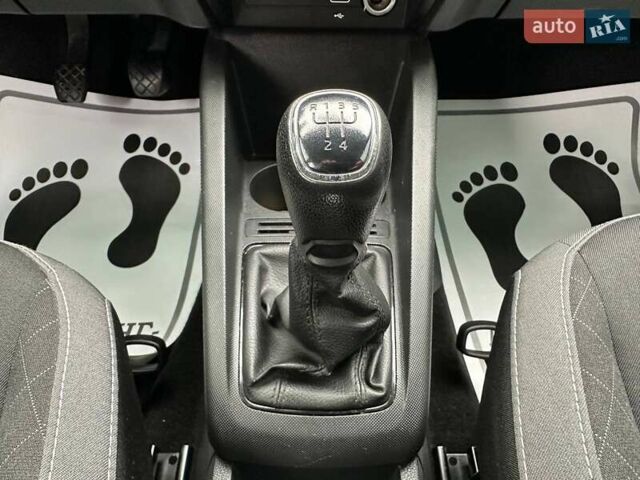 Белый Шкода Фабия, объемом двигателя 1 л и пробегом 104 тыс. км за 8600 $, фото 49 на Automoto.ua