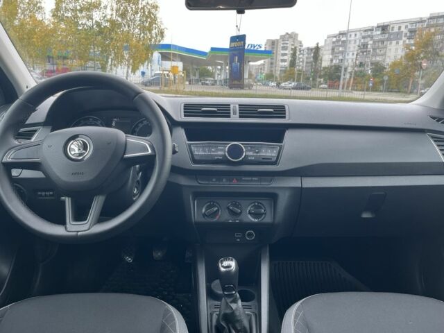 Шкода Фабия 2019 в Сумах на Automoto.ua Белый Шкода Фабия, объемом двигателя 1 л и пробегом 100 тыс. км за 7800 $, фото 5 на Automoto.ua