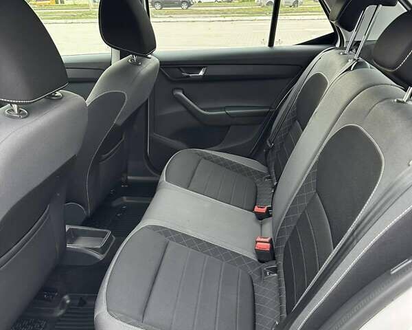 Шкода Фабия 2019 в Сумах на Automoto.ua Белый Шкода Фабия, объемом двигателя 1 л и пробегом 100 тыс. км за 8000 $, фото 4 на Automoto.ua