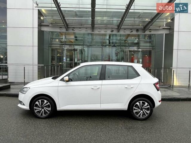 Белый Шкода Фабия, объемом двигателя 1 л и пробегом 174 тыс. км за 7224 $, фото 8 на Automoto.ua