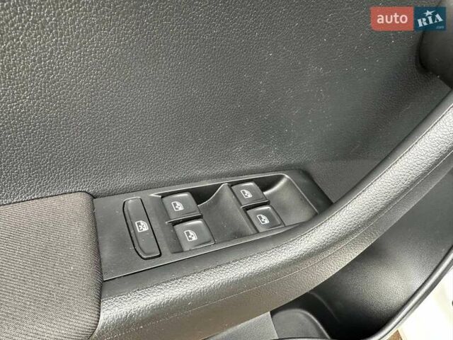 Белый Шкода Фабия, объемом двигателя 1 л и пробегом 104 тыс. км за 8600 $, фото 69 на Automoto.ua