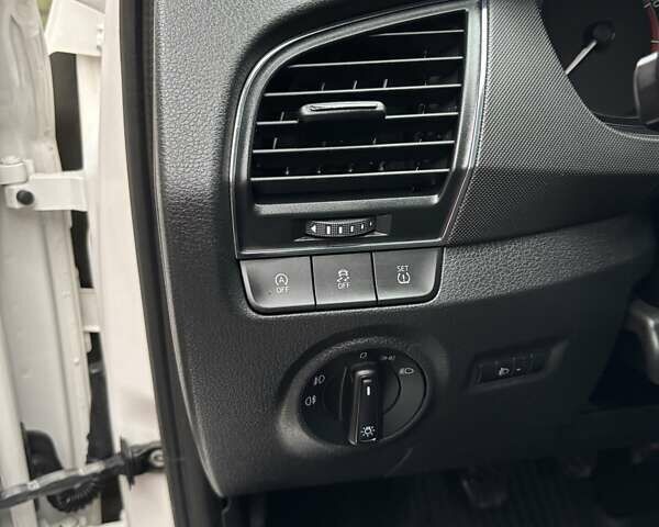 Белый Шкода Фабия, объемом двигателя 1 л и пробегом 103 тыс. км за 8700 $, фото 27 на Automoto.ua