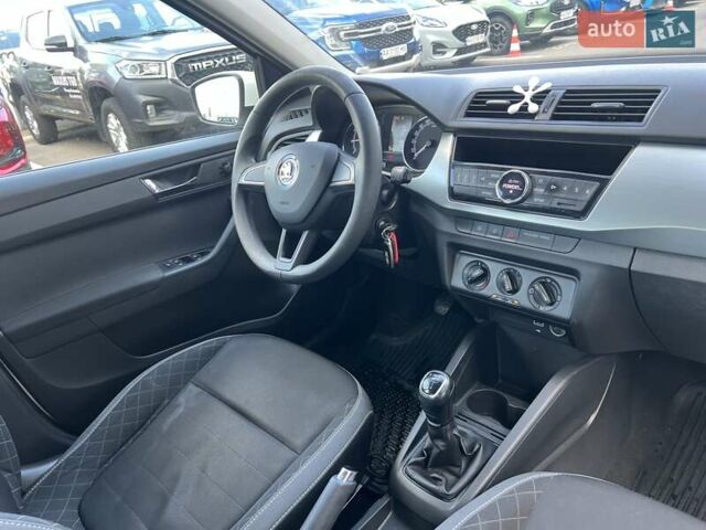 Белый Шкода Фабия, объемом двигателя 1 л и пробегом 115 тыс. км за 8021 $, фото 19 на Automoto.ua