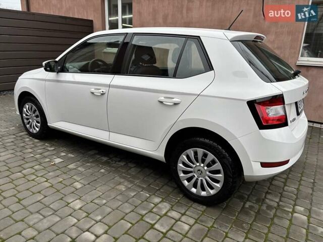 Белый Шкода Фабия, объемом двигателя 1 л и пробегом 103 тыс. км за 8700 $, фото 4 на Automoto.ua