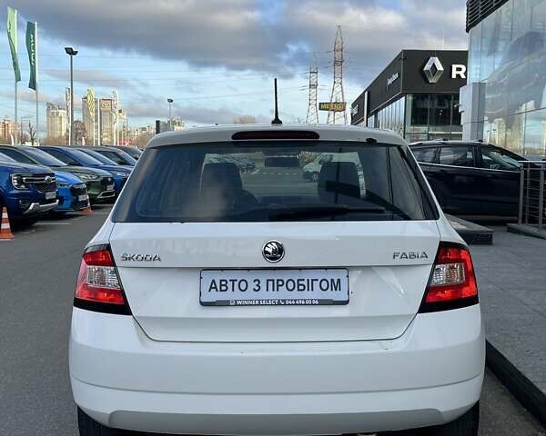 Белый Шкода Фабия, объемом двигателя 1 л и пробегом 181 тыс. км за 7110 $, фото 6 на Automoto.ua
