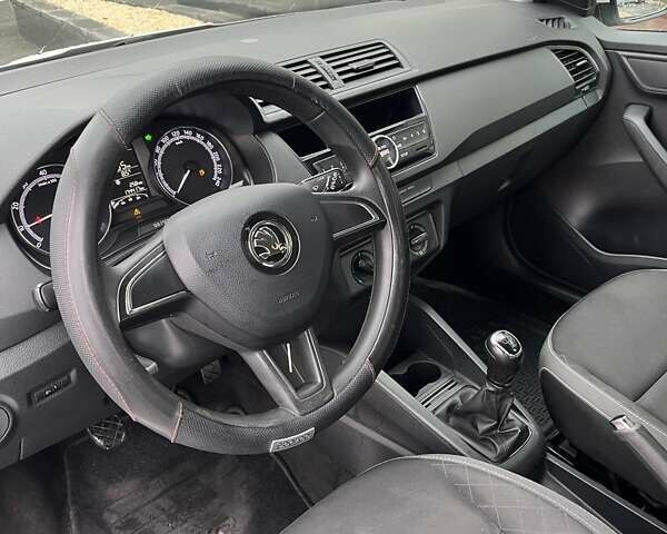 Белый Шкода Фабия, объемом двигателя 1 л и пробегом 174 тыс. км за 7224 $, фото 19 на Automoto.ua