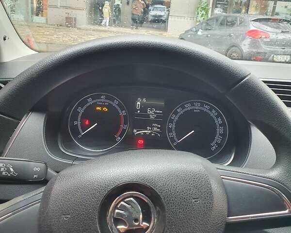 Белый Шкода Фабия, объемом двигателя 1 л и пробегом 94 тыс. км за 8600 $, фото 6 на Automoto.ua