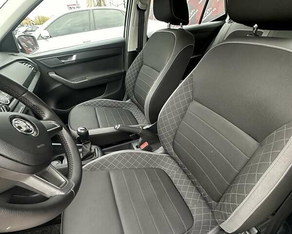 Белый Шкода Фабия, объемом двигателя 1 л и пробегом 120 тыс. км за 8300 $, фото 18 на Automoto.ua