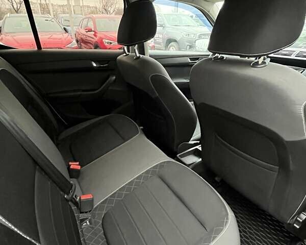 Білий Шкода Фабія, об'ємом двигуна 1 л та пробігом 165 тис. км за 8273 $, фото 11 на Automoto.ua