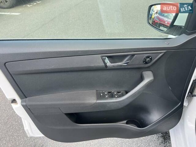 Белый Шкода Фабия, объемом двигателя 1 л и пробегом 115 тыс. км за 8021 $, фото 11 на Automoto.ua