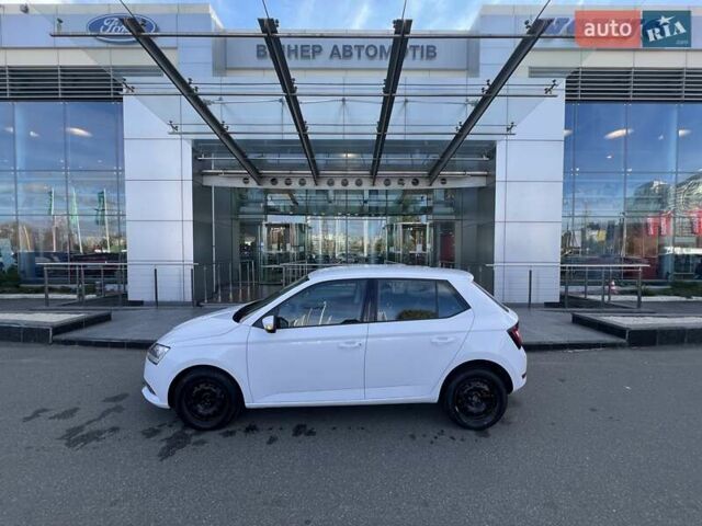 Белый Шкода Фабия, объемом двигателя 1 л и пробегом 115 тыс. км за 8021 $, фото 3 на Automoto.ua