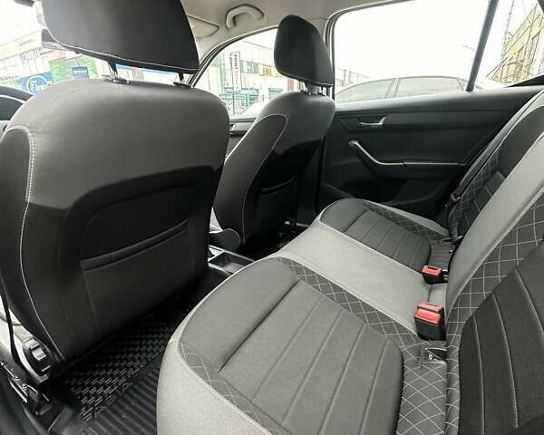 Белый Шкода Фабия, объемом двигателя 1 л и пробегом 120 тыс. км за 8300 $, фото 16 на Automoto.ua