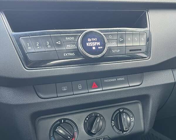 Белый Шкода Фабия, объемом двигателя 1 л и пробегом 181 тыс. км за 7110 $, фото 19 на Automoto.ua