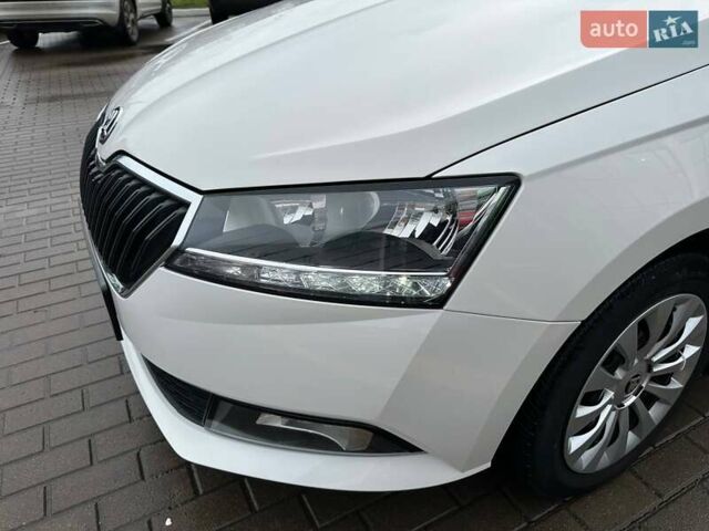 Белый Шкода Фабия, объемом двигателя 1 л и пробегом 104 тыс. км за 8600 $, фото 15 на Automoto.ua