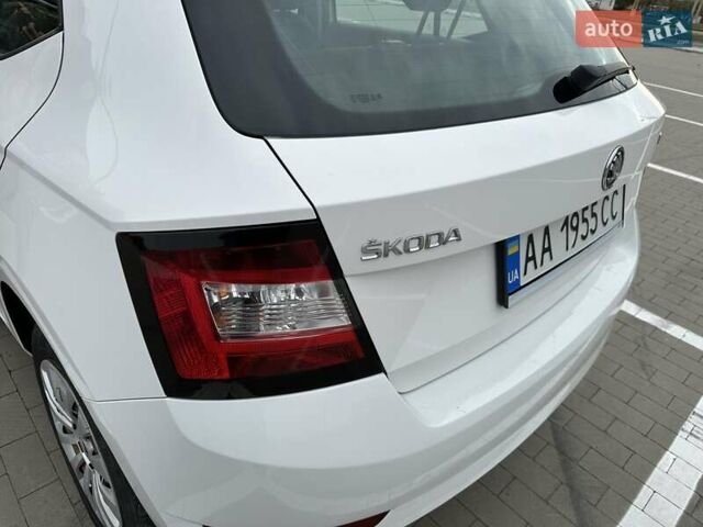 Шкода Фабия 2019 в Сумах на Automoto.ua Белый Шкода Фабия, объемом двигателя 1 л и пробегом 100 тыс. км за 8000 $, фото 7 на Automoto.ua