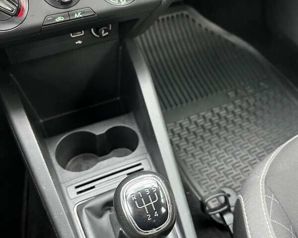 Белый Шкода Фабия, объемом двигателя 1 л и пробегом 174 тыс. км за 7224 $, фото 22 на Automoto.ua