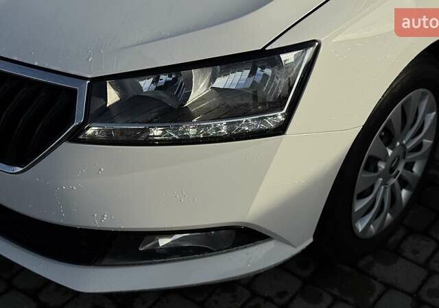 Белый Шкода Фабия, объемом двигателя 1 л и пробегом 146 тыс. км за 8880 $, фото 8 на Automoto.ua