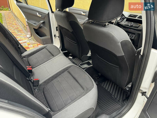 Білий Шкода Фабія, об'ємом двигуна 1 л та пробігом 95 тис. км за 8800 $, фото 9 на Automoto.ua