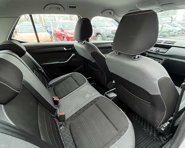 Белый Шкода Фабия, объемом двигателя 1 л и пробегом 174 тыс. км за 7224 $, фото 14 на Automoto.ua