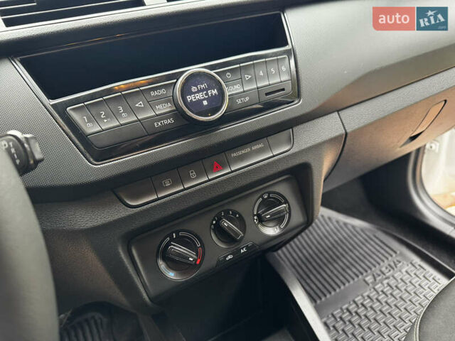 Білий Шкода Фабія, об'ємом двигуна 1 л та пробігом 95 тис. км за 8800 $, фото 14 на Automoto.ua