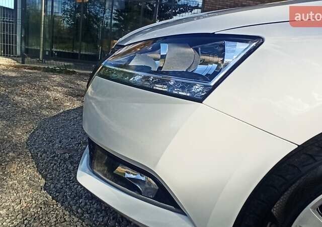 Белый Шкода Фабия, объемом двигателя 1 л и пробегом 115 тыс. км за 8400 $, фото 12 на Automoto.ua