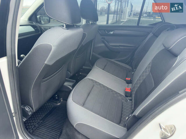 Белый Шкода Фабия, объемом двигателя 1 л и пробегом 131 тыс. км за 8499 $, фото 27 на Automoto.ua