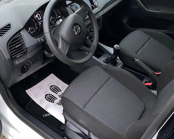 Белый Шкода Фабия, объемом двигателя 0 л и пробегом 101 тыс. км за 10300 $, фото 4 на Automoto.ua