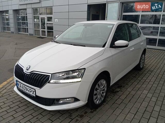 Белый Шкода Фабия, объемом двигателя 1 л и пробегом 94 тыс. км за 8200 $, фото 1 на Automoto.ua