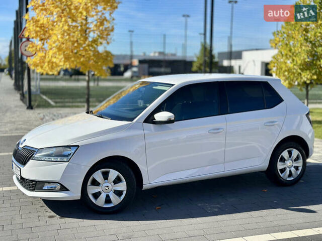 Белый Шкода Фабия, объемом двигателя 1 л и пробегом 139 тыс. км за 8400 $, фото 3 на Automoto.ua