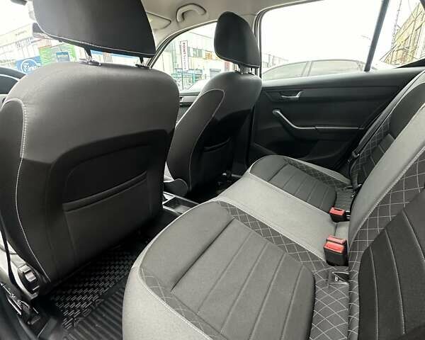 Белый Шкода Фабия, объемом двигателя 1 л и пробегом 120 тыс. км за 8300 $, фото 12 на Automoto.ua