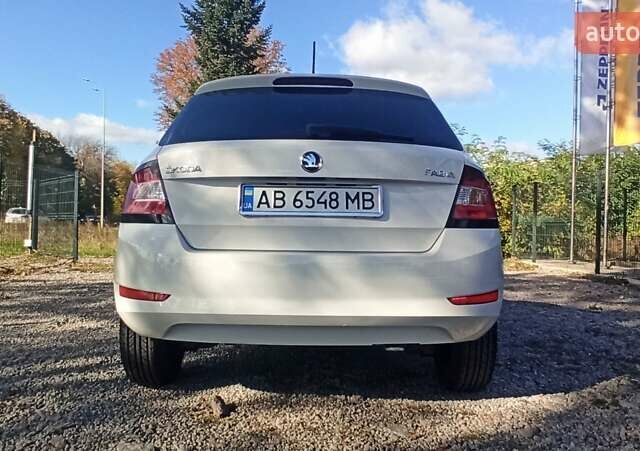 Белый Шкода Фабия, объемом двигателя 1 л и пробегом 115 тыс. км за 8400 $, фото 1 на Automoto.ua