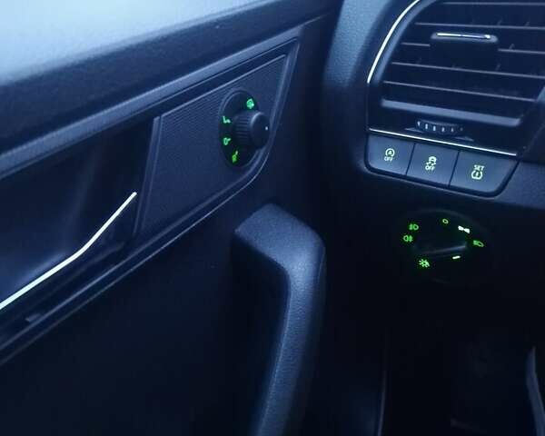 Білий Шкода Фабія, об'ємом двигуна 1 л та пробігом 106 тис. км за 8400 $, фото 25 на Automoto.ua