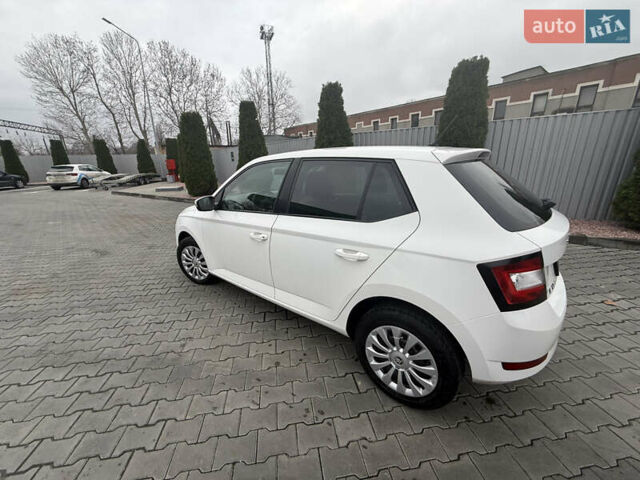 Белый Шкода Фабия, объемом двигателя 1 л и пробегом 144 тыс. км за 8000 $, фото 2 на Automoto.ua