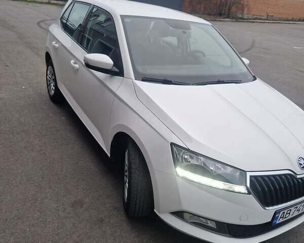 Білий Шкода Фабія, об'ємом двигуна 1 л та пробігом 106 тис. км за 8400 $, фото 4 на Automoto.ua