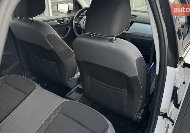 Белый Шкода Фабия, объемом двигателя 1 л и пробегом 146 тыс. км за 8880 $, фото 34 на Automoto.ua