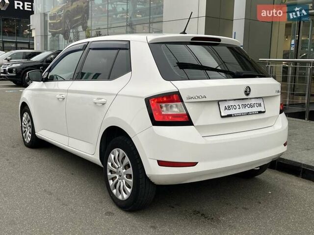 Білий Шкода Фабія, об'ємом двигуна 1 л та пробігом 165 тис. км за 8273 $, фото 7 на Automoto.ua