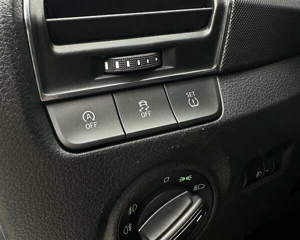 Белый Шкода Фабия, объемом двигателя 1 л и пробегом 120 тыс. км за 8300 $, фото 19 на Automoto.ua