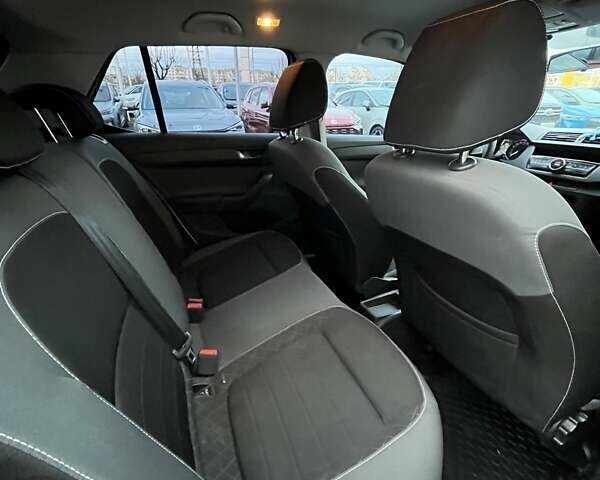 Белый Шкода Фабия, объемом двигателя 1 л и пробегом 143 тыс. км за 7460 $, фото 12 на Automoto.ua