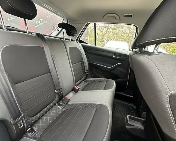 Белый Шкода Фабия, объемом двигателя 1 л и пробегом 120 тыс. км за 8300 $, фото 17 на Automoto.ua