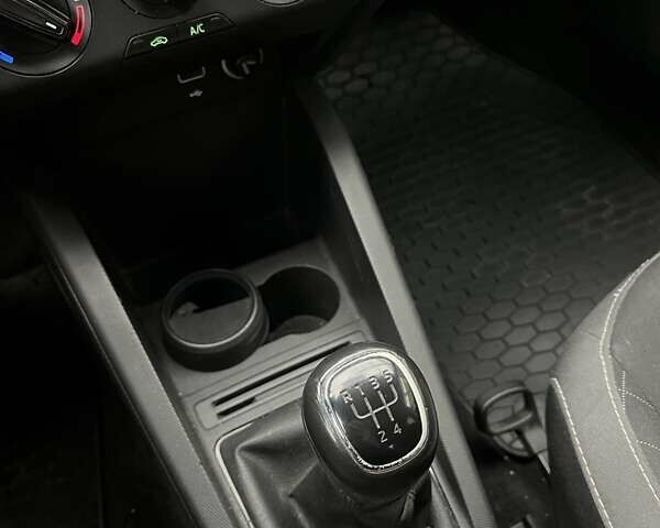 Білий Шкода Фабія, об'ємом двигуна 1 л та пробігом 165 тис. км за 8273 $, фото 19 на Automoto.ua