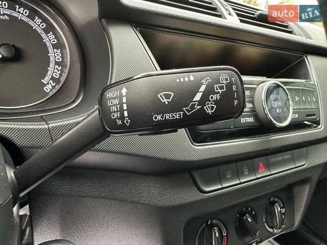 Белый Шкода Фабия, объемом двигателя 1 л и пробегом 104 тыс. км за 8600 $, фото 44 на Automoto.ua