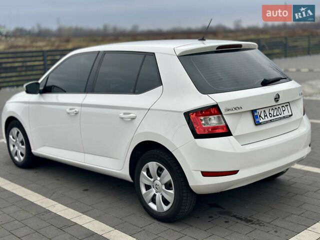 Белый Шкода Фабия, объемом двигателя 1 л и пробегом 131 тыс. км за 8499 $, фото 16 на Automoto.ua